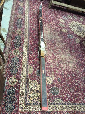 Lot 582 - Pair of vintage Spezial skis