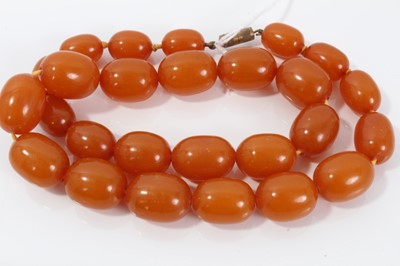 Lot 18 - Amber necklace