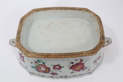 Lot 3 - Good collection of 18th century Chinese famille rose dinner wares
