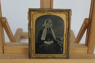 Lot 324 - Collection of Georgian and later silhouettes, daguerreotypes and other portrait miniatures