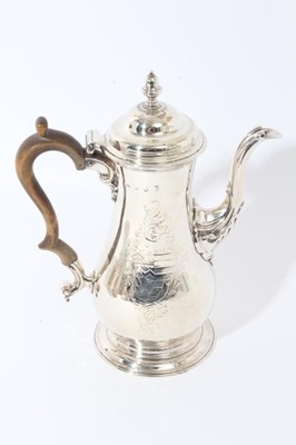 Lot 12 - Good quality George III coffee pot of baluster form, with engraved armorial crest, hinged domed cover with acorn finial, fruitwood scroll handle and leaf mounted spout, on a circular