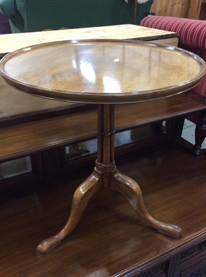 Lot 954 - Georgian style mahogany wine table with circular top on turned cluster columns and tripod base