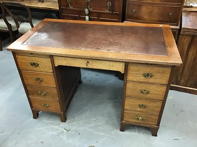 Lot 907 - Mahogany kneehole desk