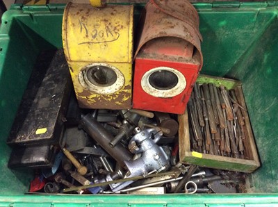 Lot 440 - Box tools and accessories including two old lamps