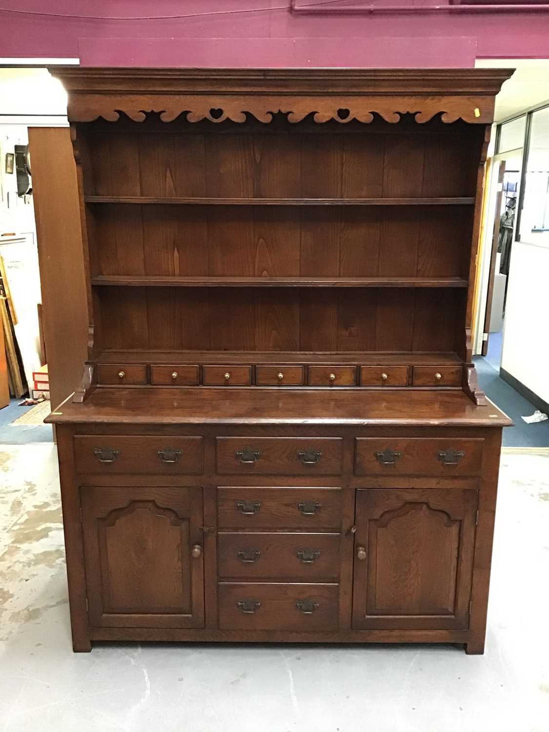 Lot 852 - Good quality reproduction dresser with plate rack above an assortment of draws and cupboards