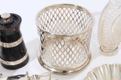 Lot 100 - George V six division toast rack (Birmingham 1932), maker Adie Brothers, together with a pair of Victorian silver salts of cauldron form (London 1858)