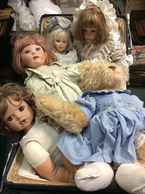 Lot 437 - Vintage Silver Cross pram containing five dolls and teddy bear