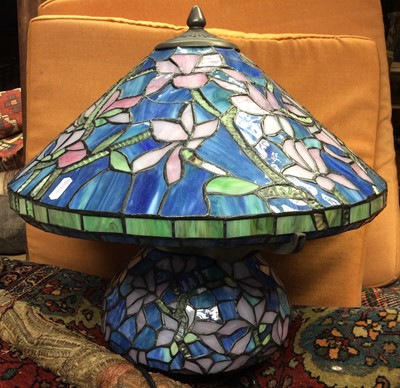 Lot 419 - Tiffany style table lamp with pink floral decoration on blue ground