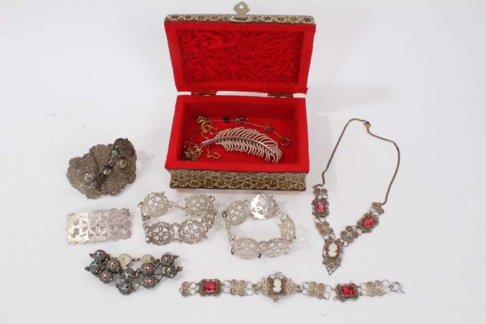 Lot 19 - Lot silver and other jewellery