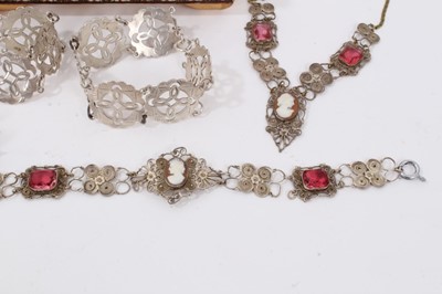 Lot 19 - Lot silver and other jewellery
