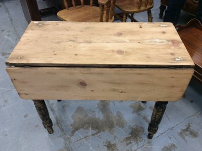 Lot 918 - Victorian pine drop leaf kitchen table