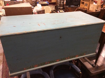 Lot 1029 - Large painted pine blanket chest