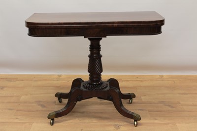 Lot 769 - Regency plum pudding mahogany tea table