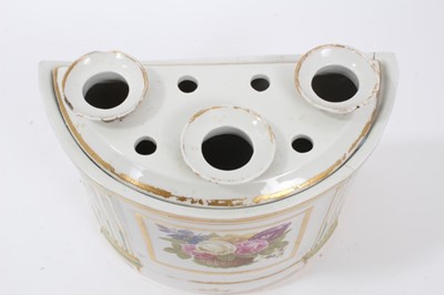 Lot 79 - An English porcelain 'D' shaped bough pot and cover, circa 1800