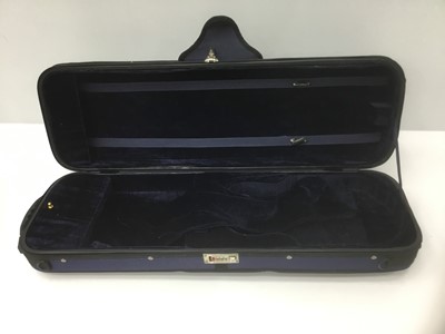 Lot 15 - Good quality fitted violin case