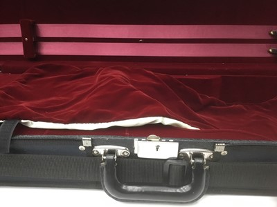 Lot 18 - Good quality fitted violin case