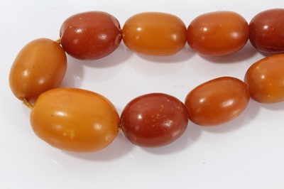 Lot 16 - Old amber bead necklace with a string of graduated butterscotch beads