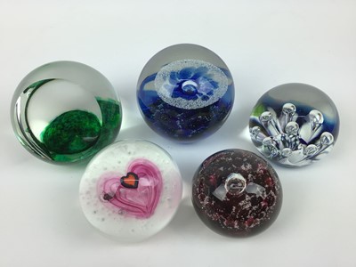 Lot 103 - Five Selkirk art glass paperweights by Peter Holmes (5)