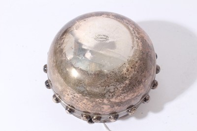 Lot 168 - George V silver bowl with band of raised decoration, (Birmingham 1919), maker J Gillmore, all at approximately 7oz, 11cm in diameter
