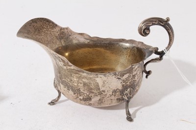 Lot 169 - George V silver sauce boat of conventional form (Birmingham 1929) together with another similar (Sheffield 1934), maker Viners, all at approximately 6oz (2)