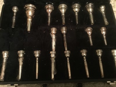 Lot 138 - Sample case of Vincent Bach Corp mouthpieces, various sizes, trumpet and cornet, horn and tuba family, 19 in total, in travelling case, unused condition, some in original wrapping