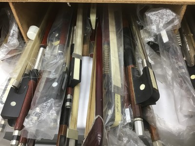 Lot 163 - Large collection of modern bows