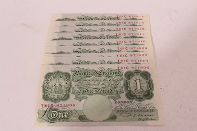 Lot 431 - G.B. - Green One Pound Bank notes in sequential order, Chief Cashier Beale. prefix T61C 871806-814 UNC (9 bank notes)
