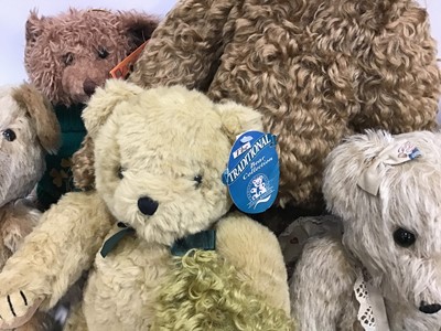 Lot 1403 - A collection of large and small Modern Collectable bears including designers Oliver Farrell, Lynne Dean, Violet Elizabeth and others.2