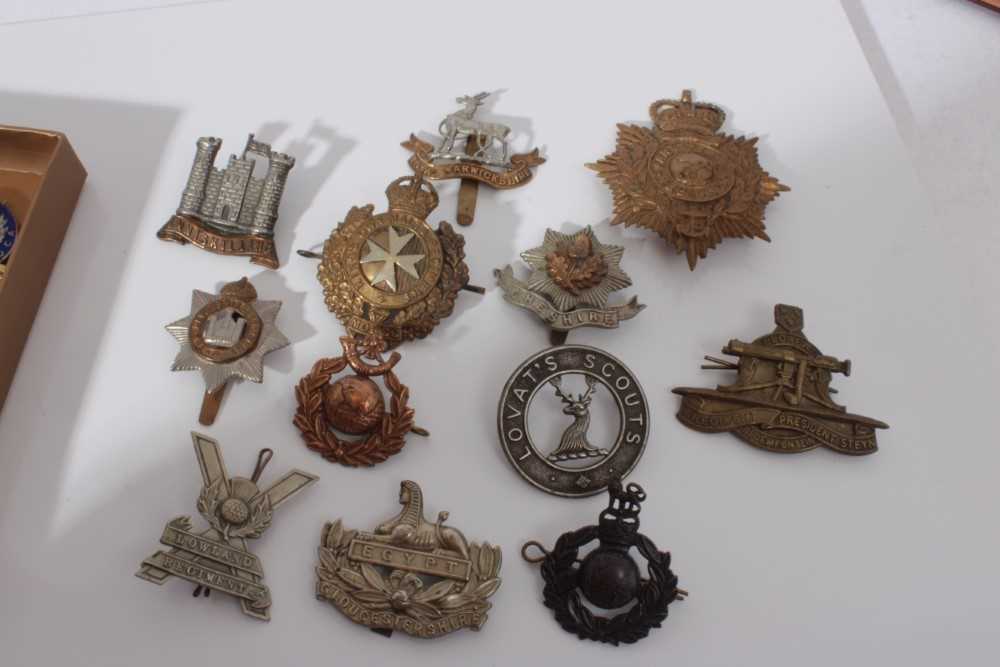 Lot 247 - Group of cap badges and military buttons to include King's Own Malta Regiment, Inniskilling Fusiliers and Cameron Highlanders (qty)