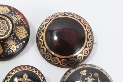 Lot 6 - Group of five 19th century tortoishell piqué work brooches various, with floral decoration. 20-31mm diameter