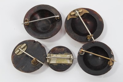 Lot 6 - Group of five 19th century tortoishell piqué work brooches various, with floral decoration. 20-31mm diameter