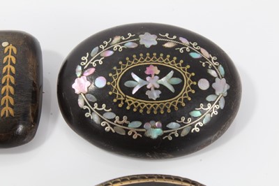 Lot 7 - Group of four 19th century tortoishell piqué work brooches various, with floral decoration. 35mm-45mm