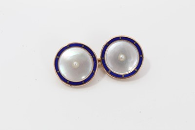 Lot 92 - Fine set of 1950s Gentleman's 9ct gold, enamel and mother of pearl and seed pearl dress studs and pair cufflinks in fitted Armour Winston box complete with button fittings -as new