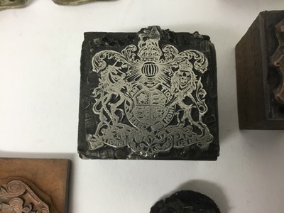 Lot 110 - Collection of 19th century Armorial crests , livery buttons and armorial printing blocks