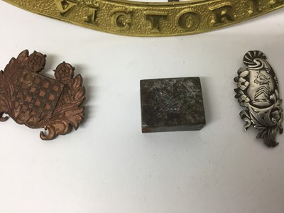 Lot 110 - Collection of 19th century Armorial crests , livery buttons and armorial printing blocks