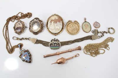 Lot 49 - Group of antique jewellery to include a Victorian carved shell cameo brooch, a Victorian patent gilt metal novelty propelling pencil in the form of an acorn by W.S.Hicks