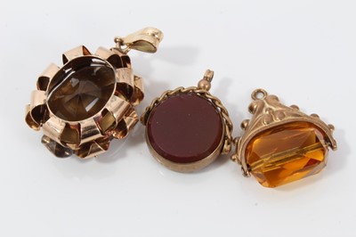 Lot 53 - Edwardian gold and agate revolving fob on plated chain and eight other gold mounted fobs
