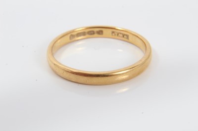 Lot 184 - 22ct gold  wedding ring