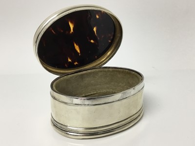 Lot 304 - George V silver jewellery box of oval form, the hinged lid with inset tortoiseshell panel enclosing velvet lined interior, by William Comyns, (London 1911), 10cm wide x 7.5cm deep x 5cm high