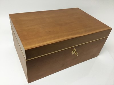 Lot 343 - Good quality David Linley fruitwood and boxwood strung rectangular jewellery box, with suede lined interior and brass hinges, with key, 34.5cm wide x 22.5cm deep x 16cm wide