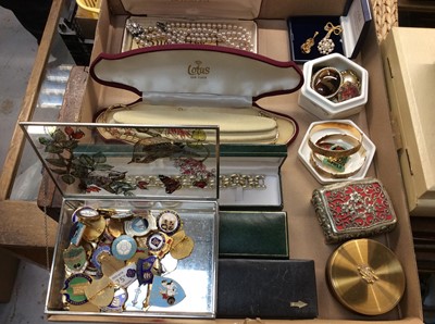 Lot 679 - Quantity of costume jewellery and bijouterie