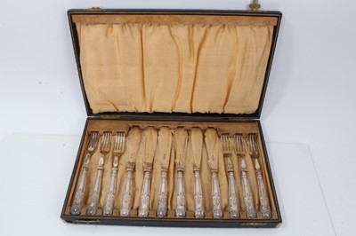 Lot 349 - Set twelve 1920s silver handled fish knives and forks with plated blades and prongs in fitted box ( Sheffield 1923 )- six place setting