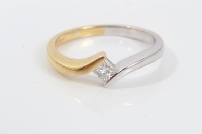 Lot 246 - Diamond single stone ring with a princess cut diamond estimated to weigh approximately 0.15cts in a cross-over setting with opposing 18ct white and yellow gold shank, ring size P.