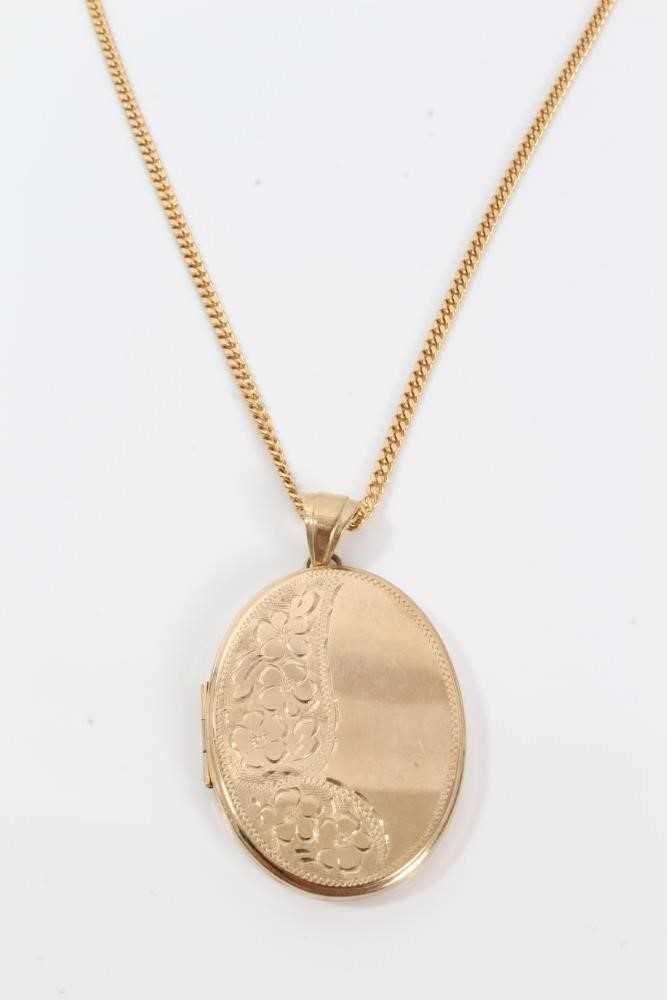 Lot 276 - 9ct gold locket on 9ct gold chain - 27 grams