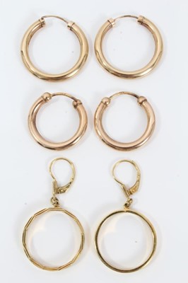 Lot 527 - Three pairs 9ct gold hoop earrings, 8.7 grams