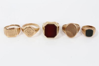 Lot 282 - Four 9ct gold signet rings and yellow metal ditto - 30 grams all at (5)
