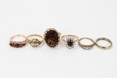 Lot 315 - Five 9ct gold dress rings and yellow metal band (6)