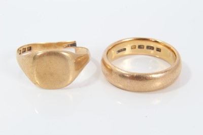 Lot 319 - 22ct gold wedding ring London 1928, size Q, together with an 18ct gold signet ring