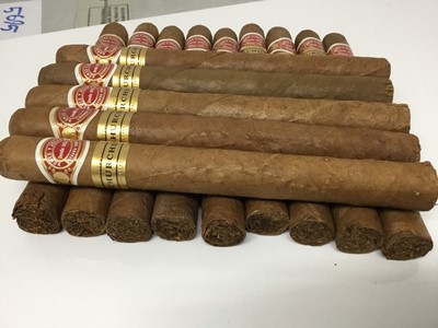 Lot 131 - Cigars - group of 14 Romeo Y Julieta Churchills cigars