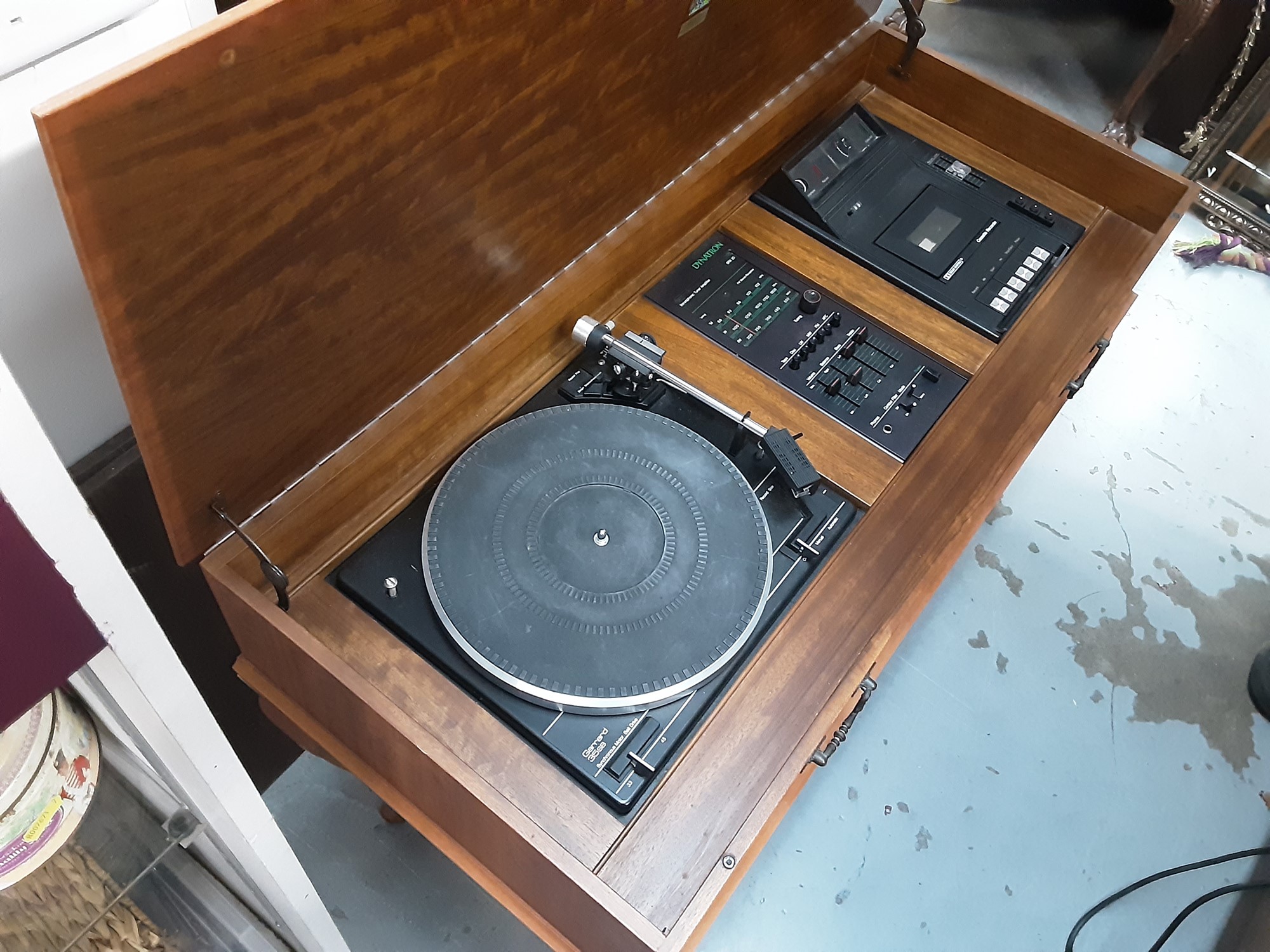 Lot 9 - Dynatron music system in reproduction burr